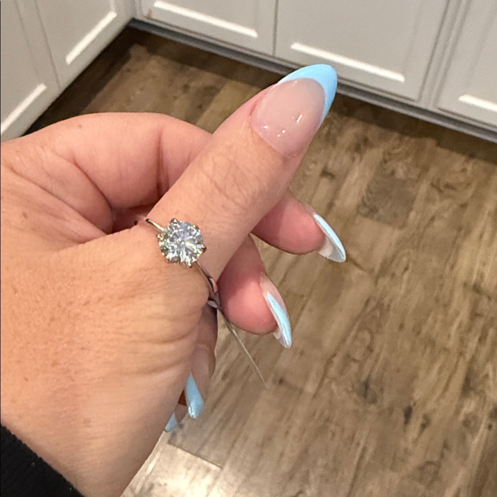 Stunning Silver Moissanite Ring 2 CT size 10